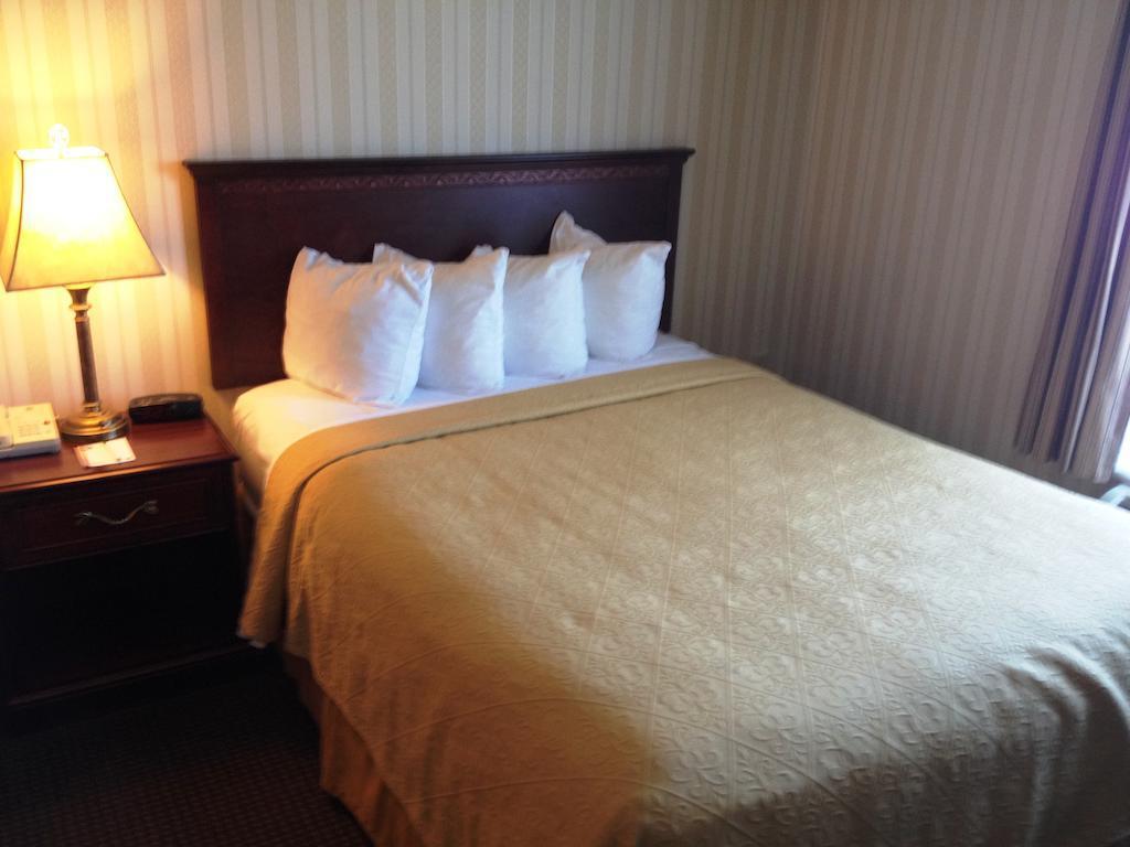 Quality Hotel & Suites Woodstock Eksteriør bilde