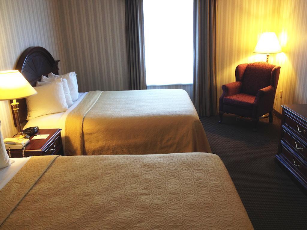 Quality Hotel & Suites Woodstock Eksteriør bilde